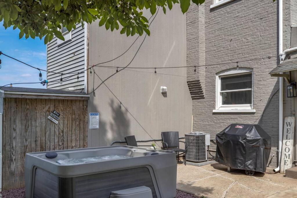 Rare City Home W/ Backyard Fire-Pit & Hottub 兰开斯特 外观 照片