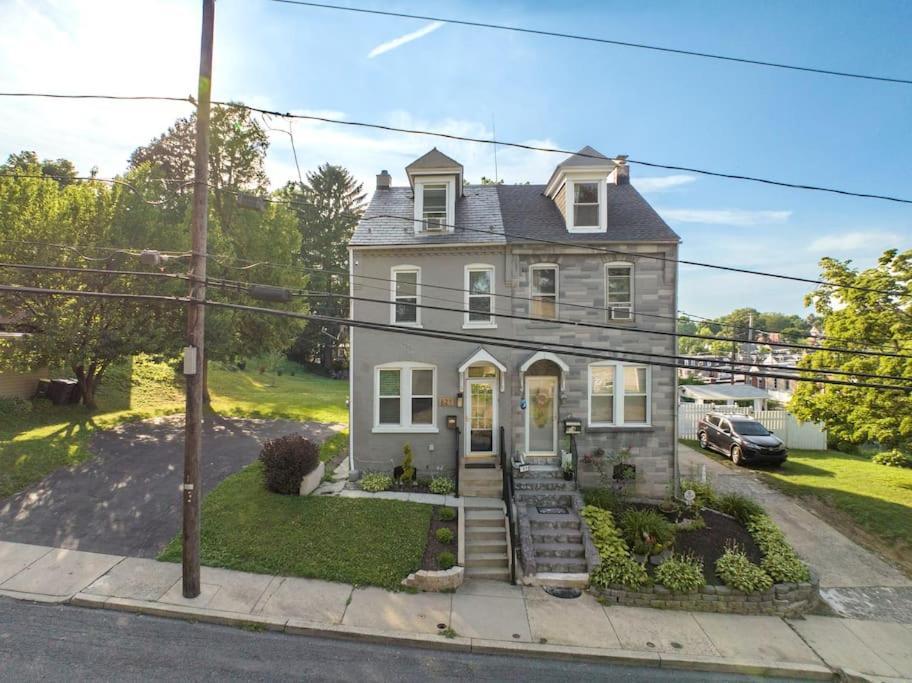 Rare City Home W/ Backyard Fire-Pit & Hottub 兰开斯特 外观 照片