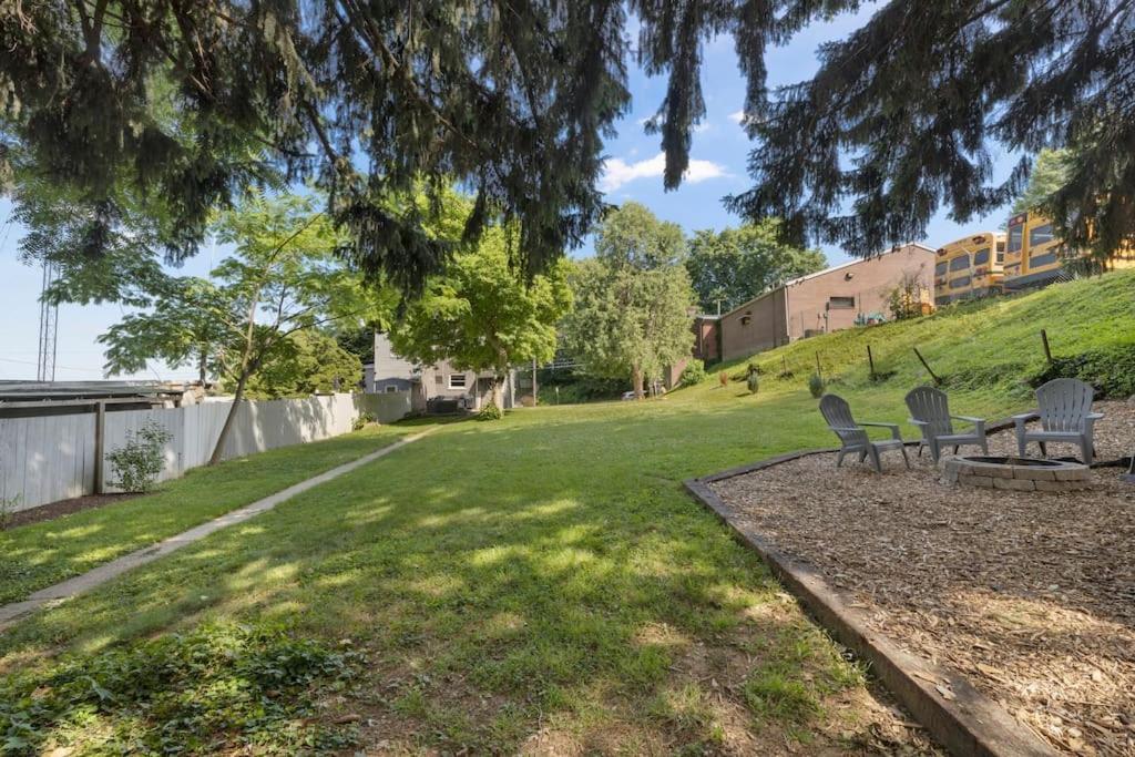 Rare City Home W/ Backyard Fire-Pit & Hottub 兰开斯特 外观 照片